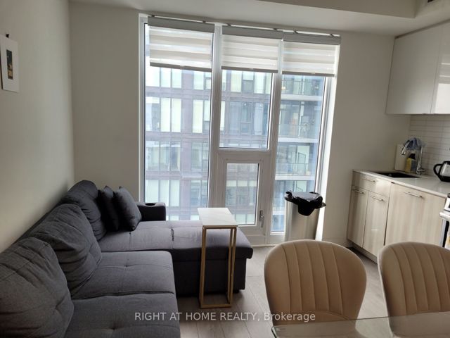 1036 - 251 Jarvis St