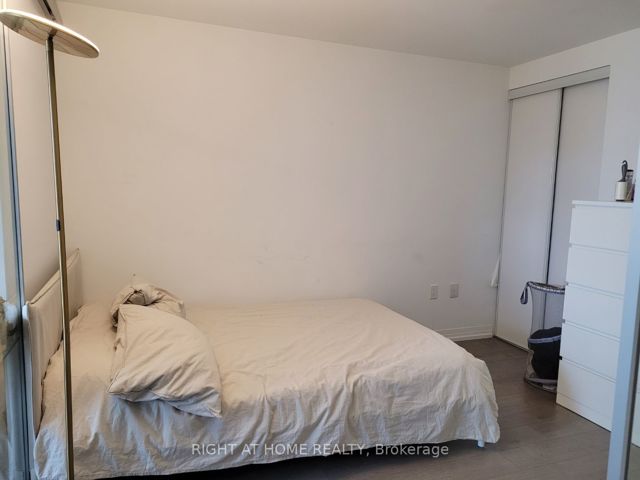 1036 - 251 Jarvis St