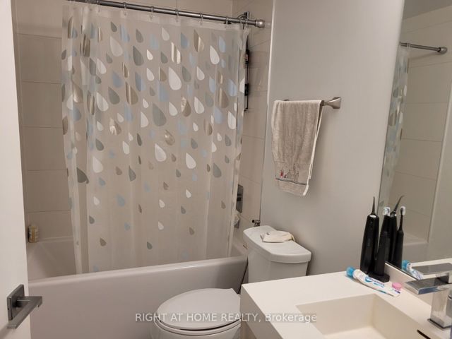 1036 - 251 Jarvis St