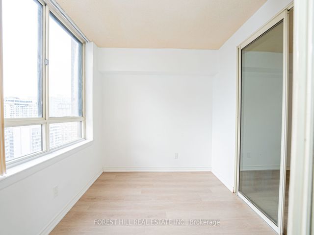 2212 - 633 Bay St