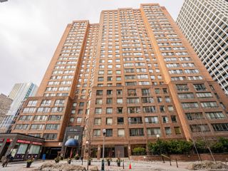 2212 - 633 Bay St
