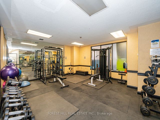 2212 - 633 Bay St