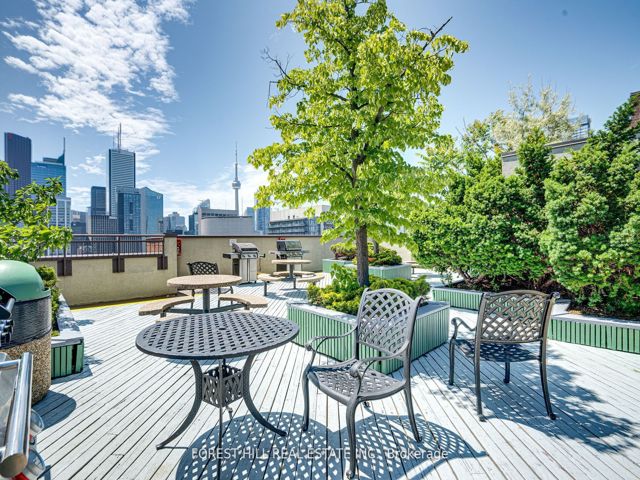 2212 - 633 Bay St