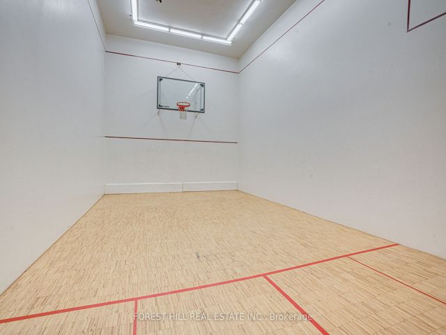 2212 - 633 Bay St
