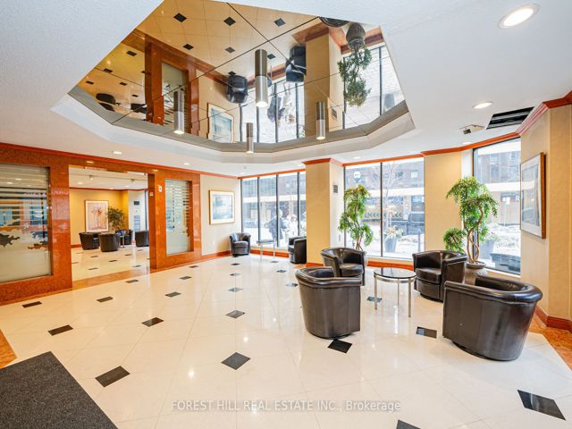 2212 - 633 Bay St