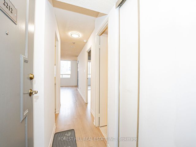 2212 - 633 Bay St