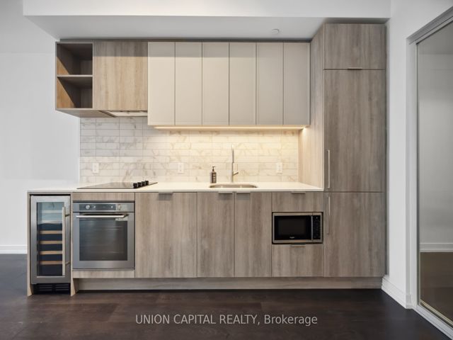 703 - 2020 Bathurst St