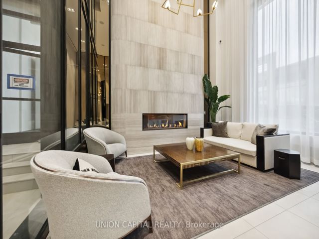703 - 2020 Bathurst St
