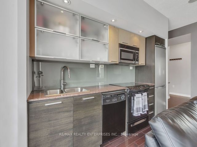 2903 - 25 Capreol Crt