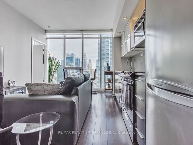 2903 - 25 Capreol Crt
