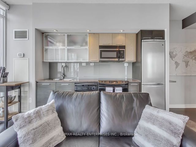2903 - 25 Capreol Crt