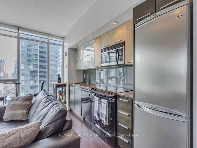 2903 - 25 Capreol Crt