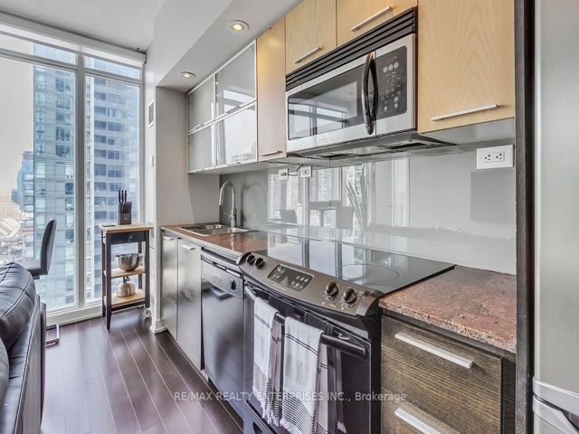 2903 - 25 Capreol Crt