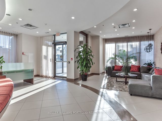 612 - 760 Sheppard Ave W
