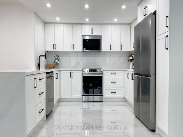 1906 - 65 Skymark Dr