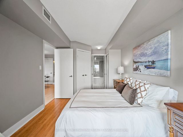 326 - 550 Queens Quay West Quay