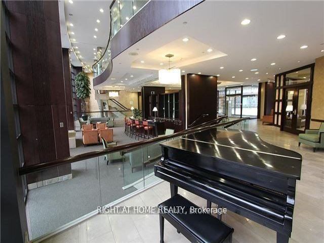 2603 - 33 Sheppard Ave E