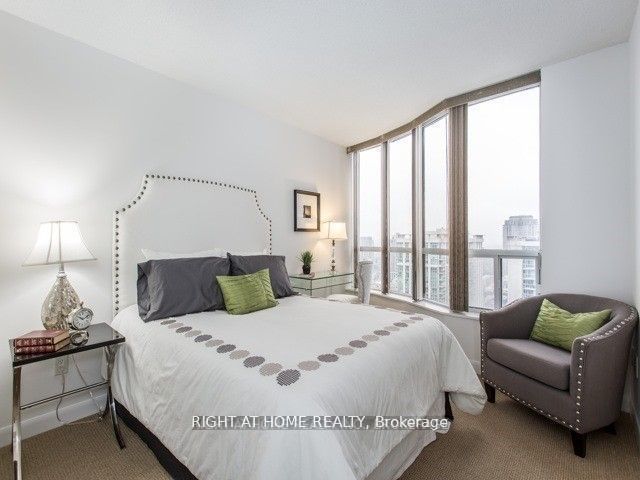 2603 - 33 Sheppard Ave E