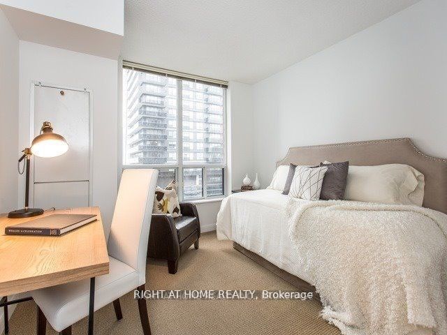 2603 - 33 Sheppard Ave E