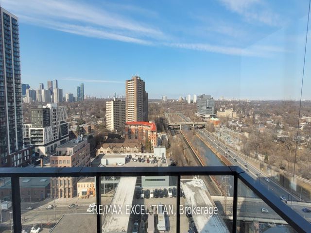1612 - 5 Defries St
