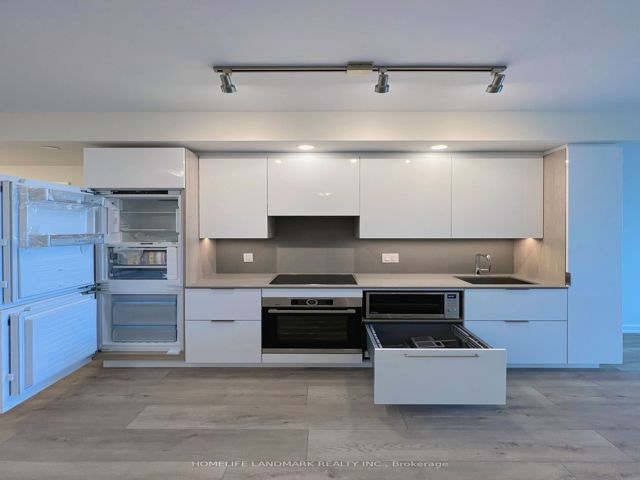 1101 - 28 Freeland St