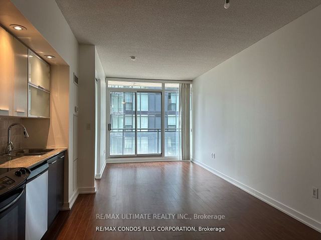725 - 8 Telegram Mews