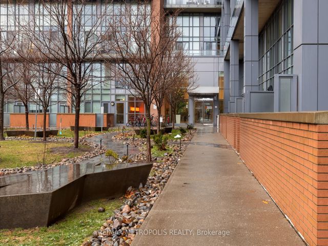 541 - 5 Hanna Ave