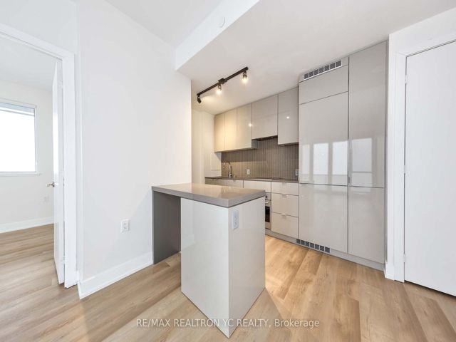 4705 - 7 Grenville St