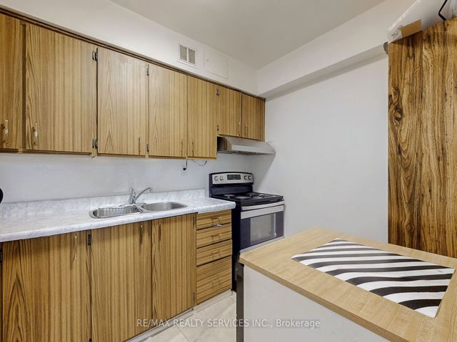 204 - 1360 York Mills Rd