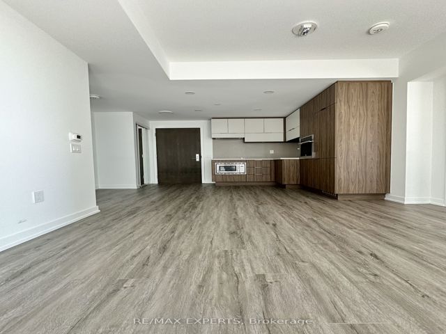 2707 - 39 Roehampton Ave