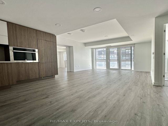 2707 - 39 Roehampton Ave