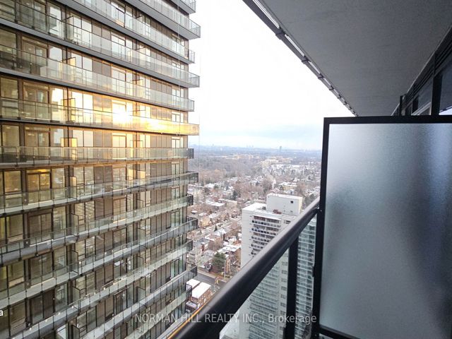 2406 - 127 Broadway Ave