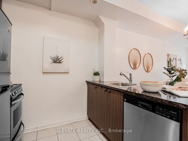236 - 15 Coneflower Cres