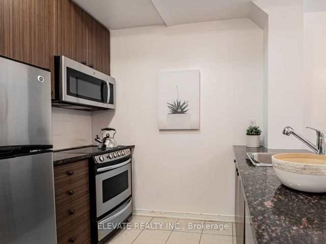 236 - 15 Coneflower Cres