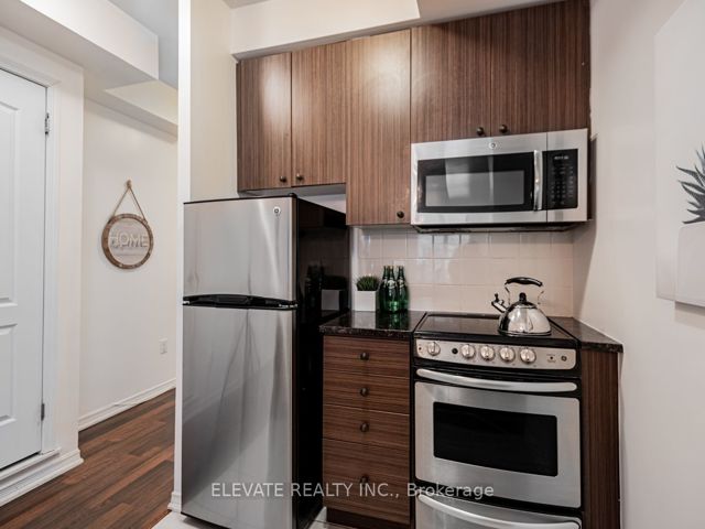 236 - 15 Coneflower Cres