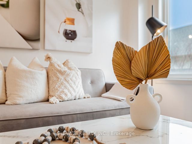 236 - 15 Coneflower Cres