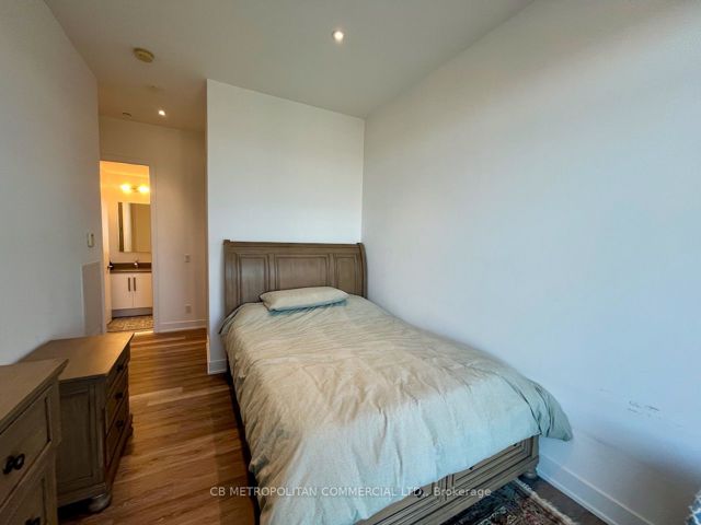 UPH02 - 5180 Yonge St