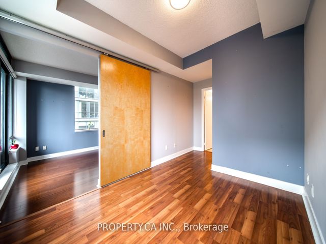 1314 - 438 King St W
