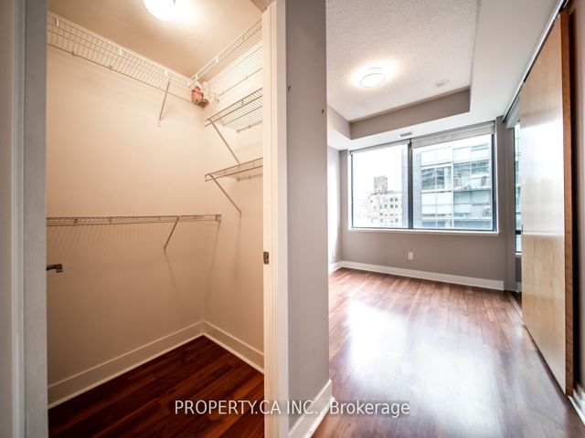 1314 - 438 King St W