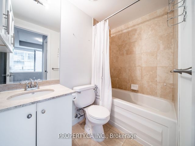 1314 - 438 King St W