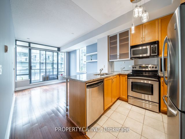 1314 - 438 King St W