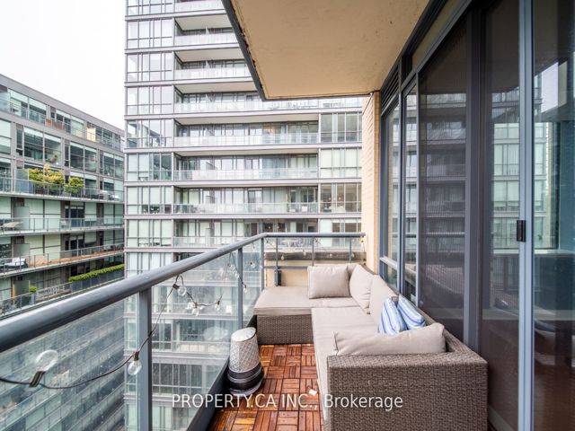 1314 - 438 King St W