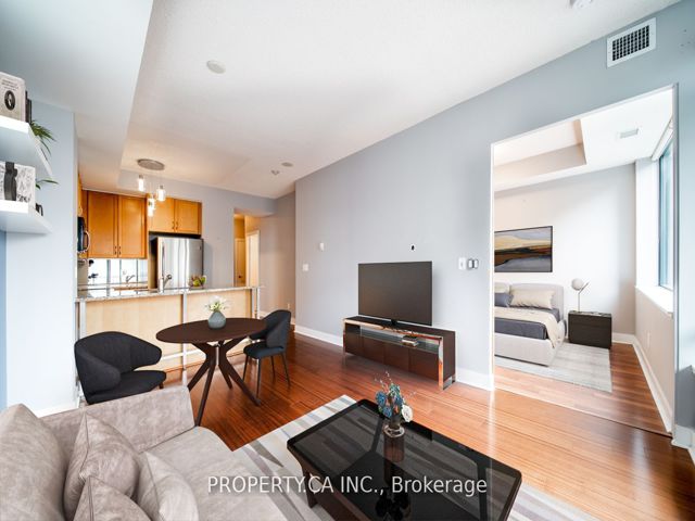 1314 - 438 King St W