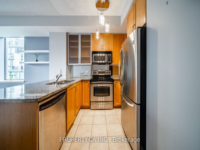 1314 - 438 King St W