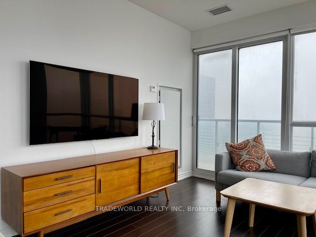 3615 - 386 Yonge St