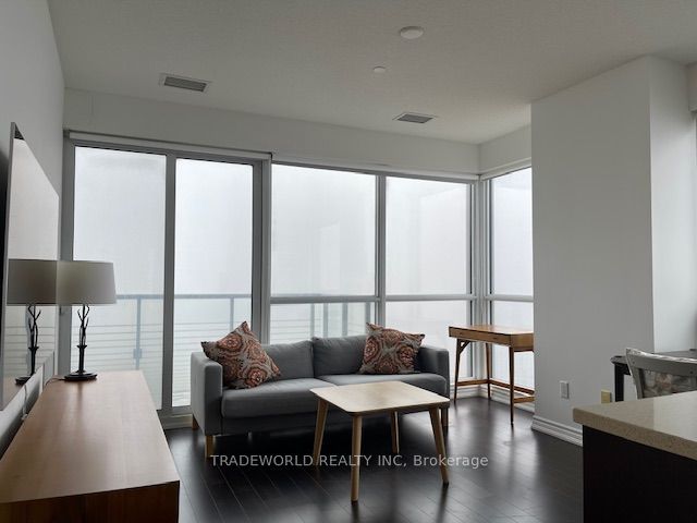 3615 - 386 Yonge St