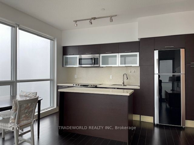 3615 - 386 Yonge St