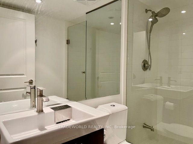 3615 - 386 Yonge St