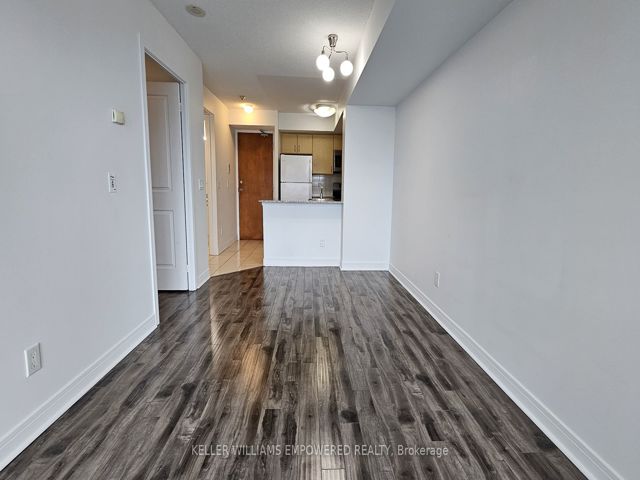 1515 - 31 Bales Ave