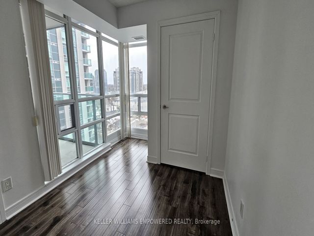 1515 - 31 Bales Ave